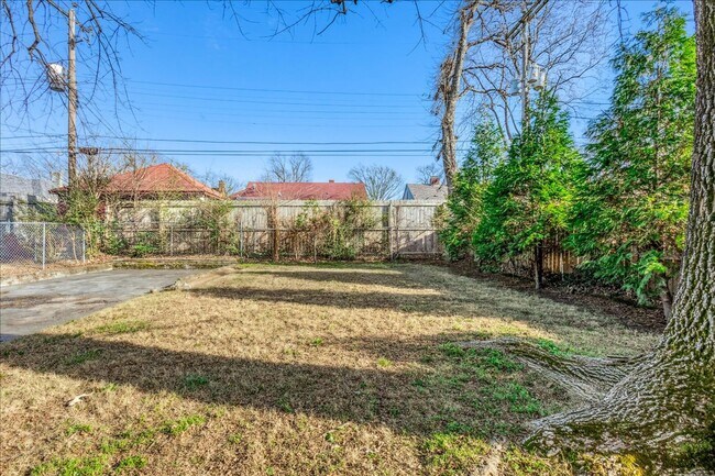 Building Photo - Live Stylishly. Live Comfortably. Live Memphis