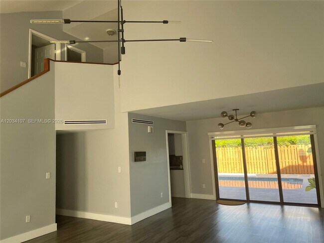 Building Photo - 9645 SW 148th Pl