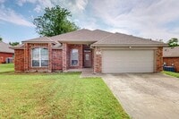 Building Photo - Available July | 4-bedroom 2 bath home in ...