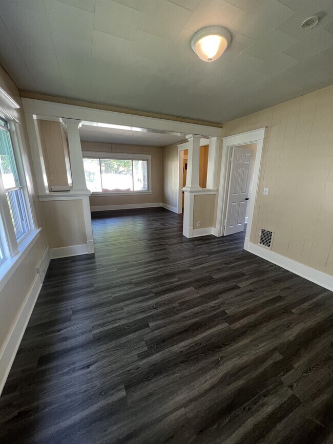 Building Photo - 310 Chelsea Pl