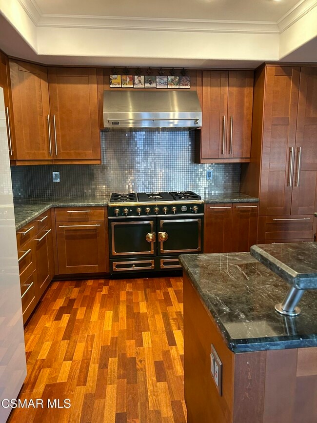 Primary Photo - 5608 Roundtree Pl