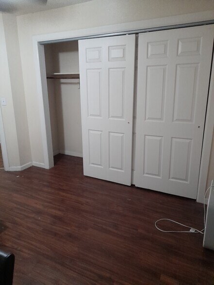 Building Photo - 203 Cherry St