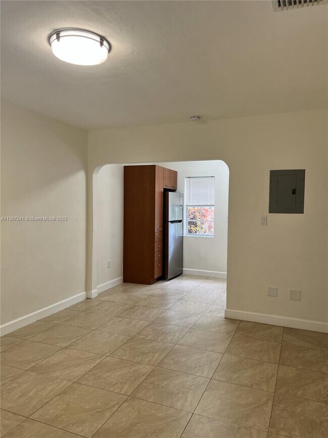 Building Photo - 4038 SW 9th Terrace