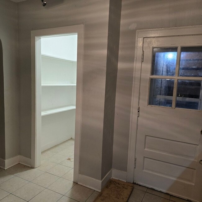 Building Photo - 7529 N Claremont Ave