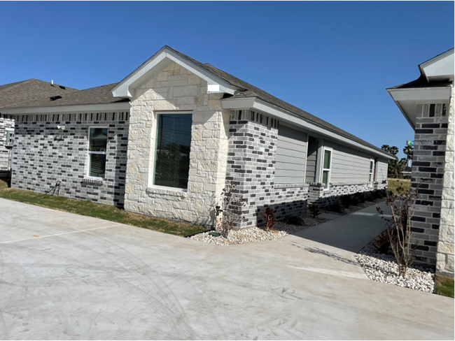 Building Photo - 3637 Moreland Dr