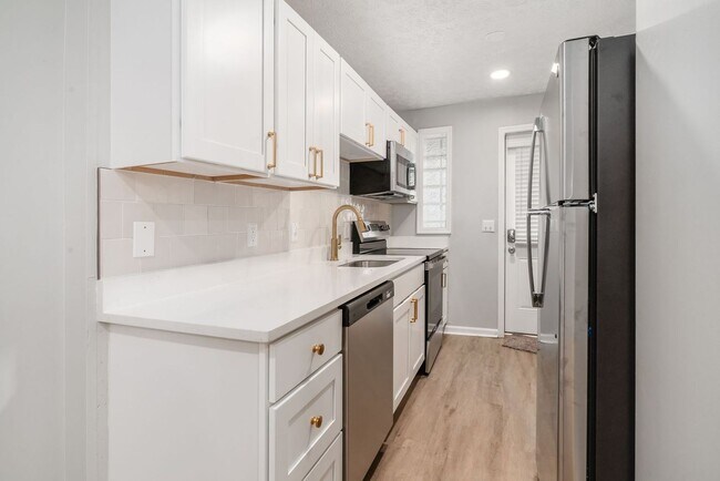 Building Photo - Available Now!!! Newly Renovated Merion Vi...