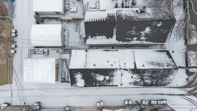 Building Photo - 2046 W Moffat St