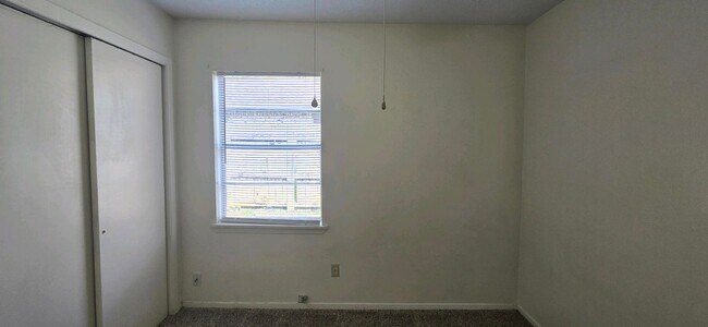 Building Photo - Coming Soon! Cozy 3 Bedroom Unit!