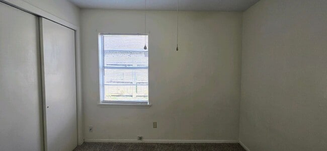 Building Photo - Coming Soon-Cozy 3 Bedroom Unit! Tour Today!