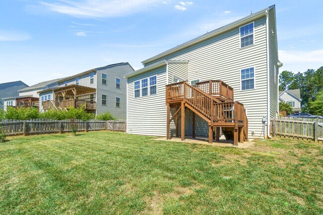 Building Photo - Enjoy the Community's Resort Like Living!