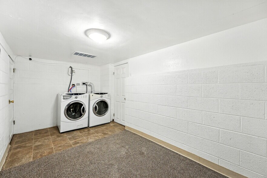 Building Photo - 5631 W 16th Ave