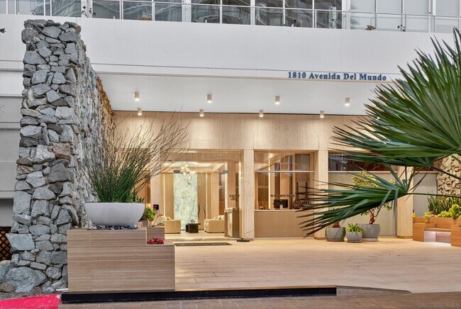 Building Photo - 1810 Avenida Del Mundo