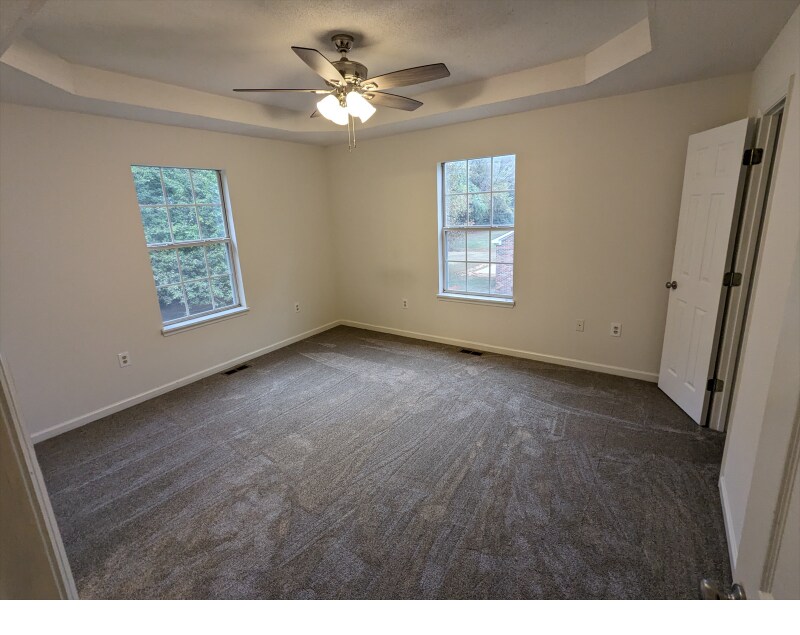 Building Photo - 198 Leslie Ln