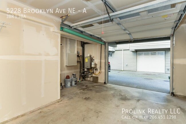 Building Photo - 5228 Brooklyn Ave NE