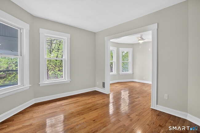 Building Photo - 95 Parrott Ave