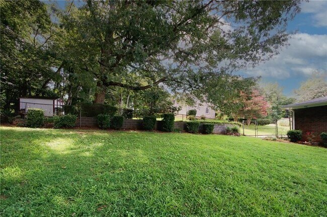 Building Photo - 840 Howard Ct SW