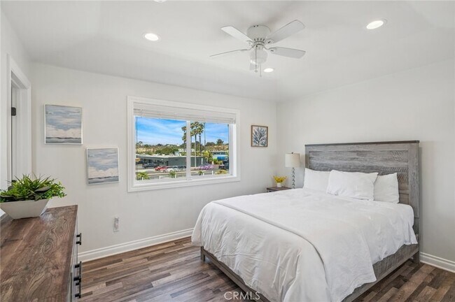 Building Photo - 6111 Seashore Dr