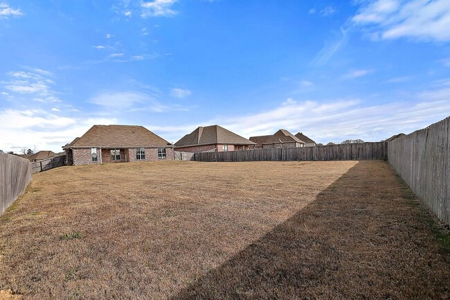 Building Photo - 3 Bed/2 Bath in Fall's Crossing- Gluckstadt!