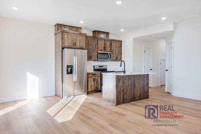 Building Photo - Brand New 3 Bedroom 2.5 Bath Townhome- Sma...