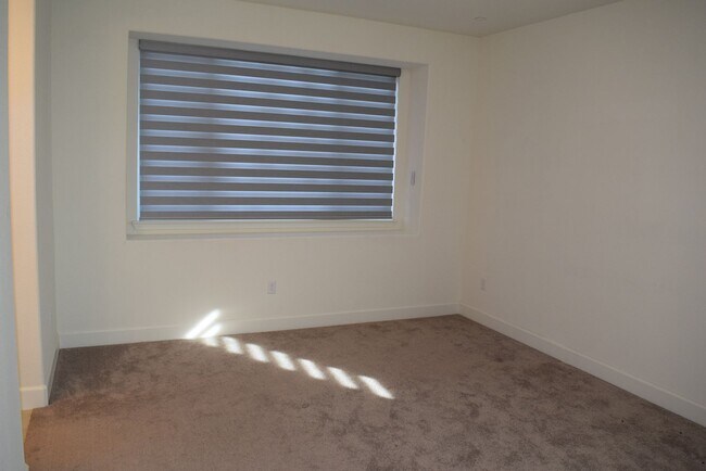 Building Photo - 3278 Sidney Way