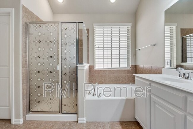Building Photo - 2900 N Umberland Dr