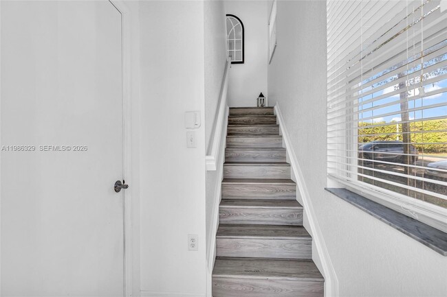 Building Photo - 2905 Crestwood Ter