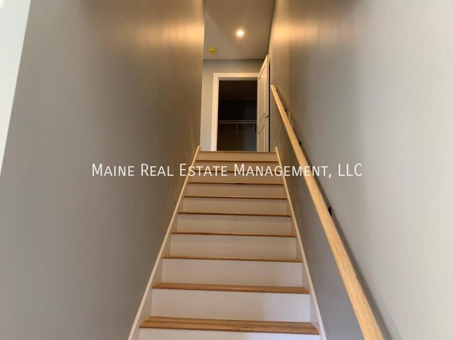 Building Photo - 599 Pine Tree Rd
