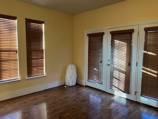 Building Photo - Single Family House