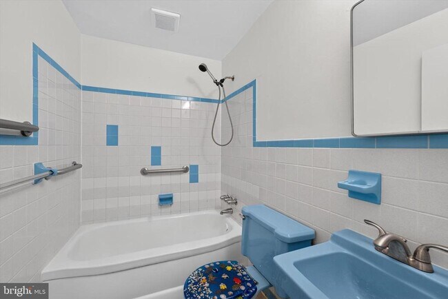 Building Photo - 2261 Strahle St