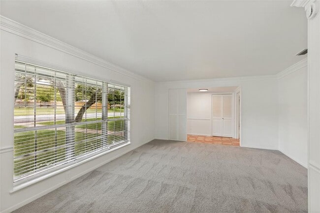 Building Photo - 1700 Barton Hills Dr
