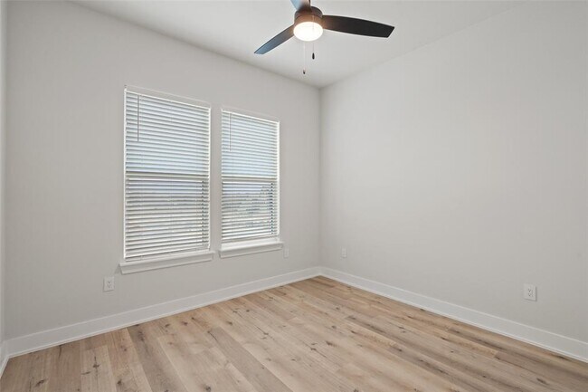 Building Photo - 2713 Bristol Dr