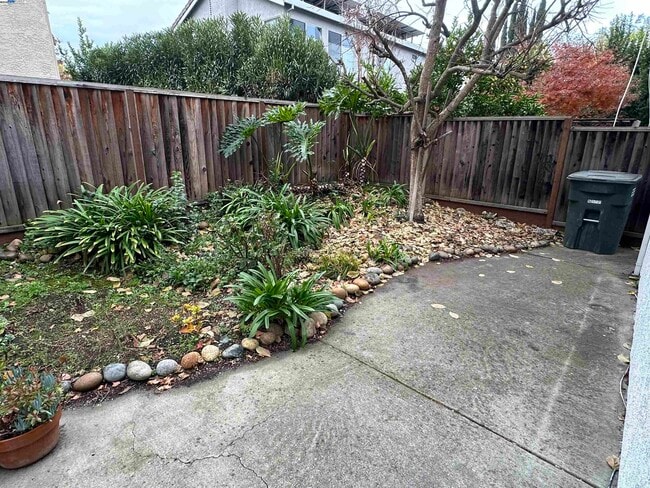 Building Photo - 1448 Dumaine St