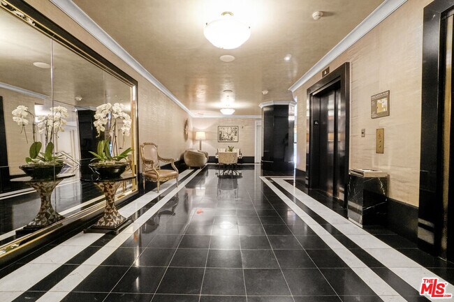 Building Photo - 1645 Vine St