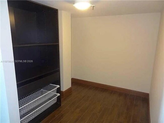 Building Photo - 17500 N Bay Rd