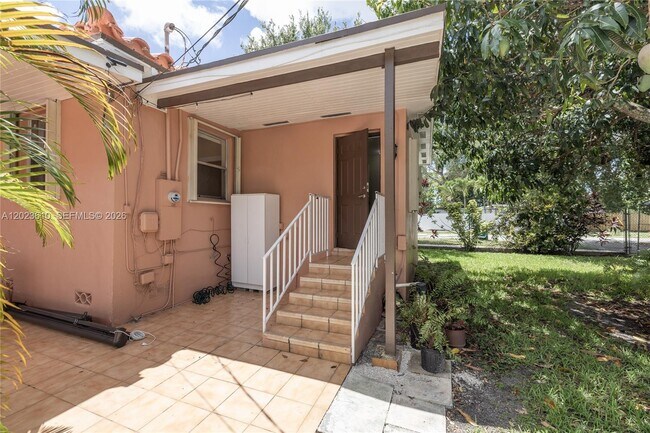 Building Photo - 540 SW 60th Ave