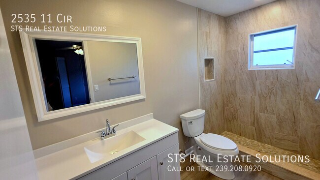 Building Photo - 2535 11 Cir-