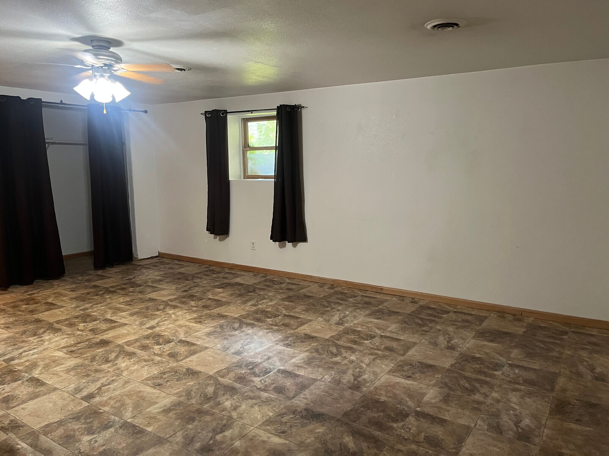 Building Photo - 442 N Parker Dr