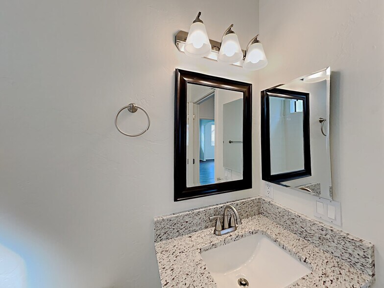 Building Photo - 65 W Camino Rio Cebolla