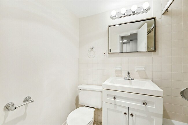 Building Photo - 6 Whittier Pl
