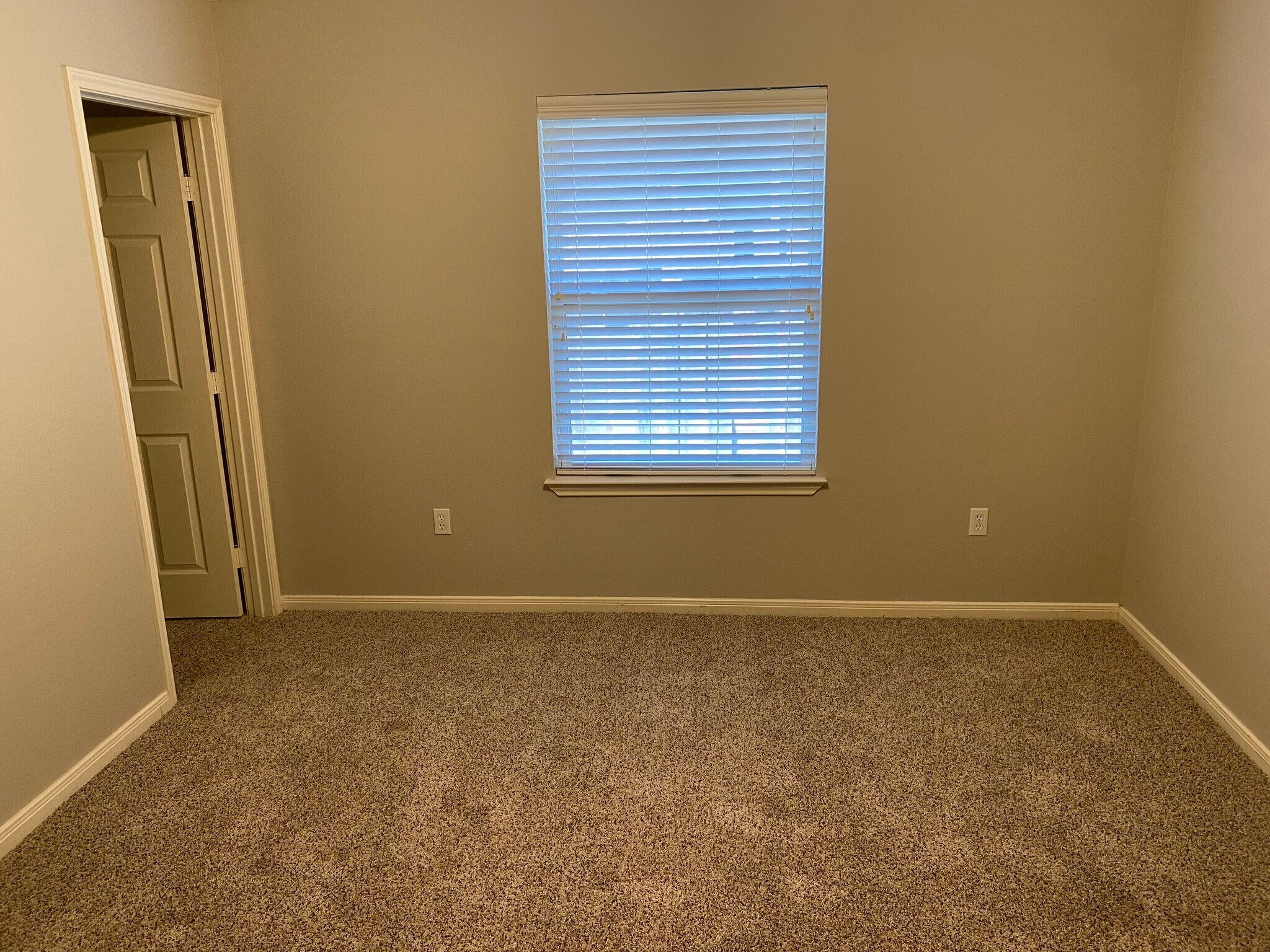 Building Photo - 313 San Rafael Dr
