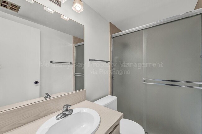 Building Photo - 500 Glenwood Cir