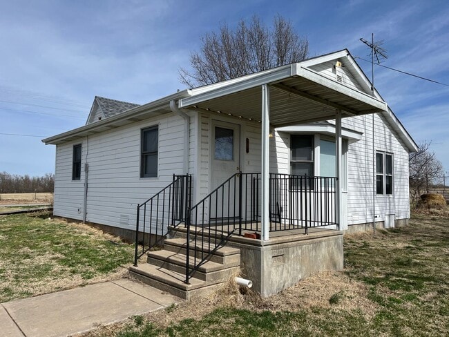 Building Photo - Country living at a great Price.