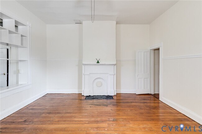 Building Photo - 430 S Pine St