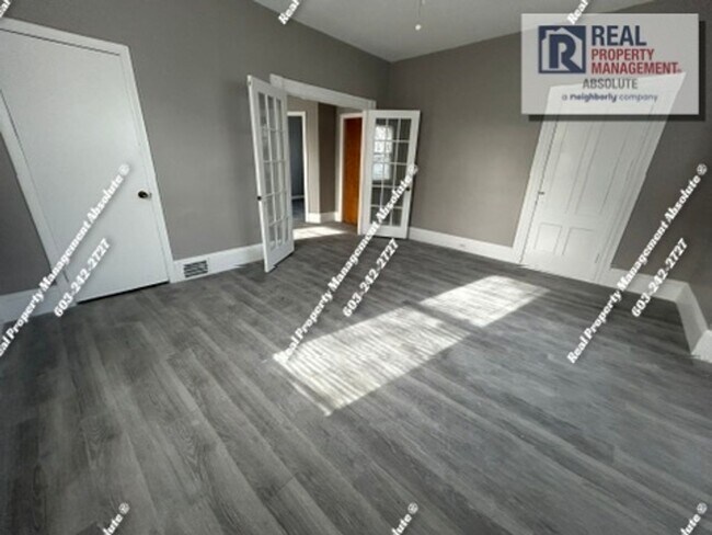 Building Photo - Large First-Floor 3BR Near Downtown Manchester