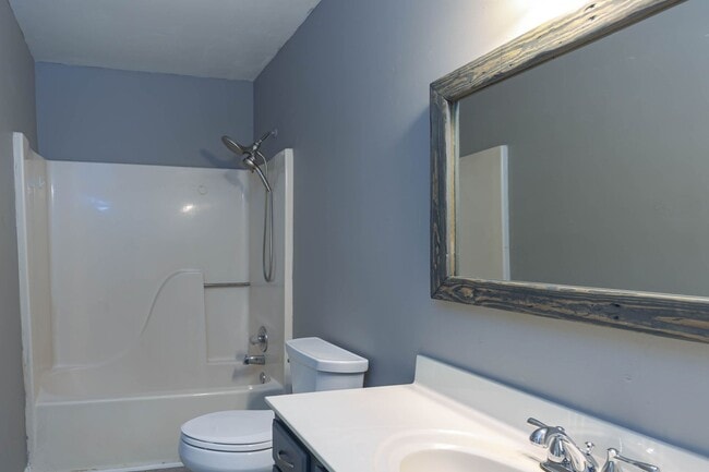 Building Photo - 3 Bed 2 Bath near Lake Jeanette