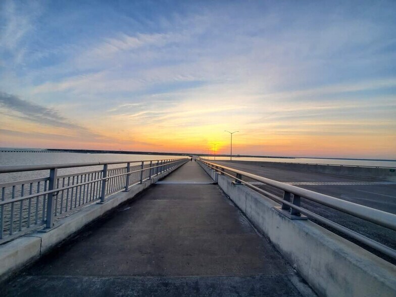 Building Photo - 309 Julia St