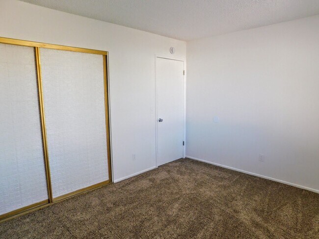 Building Photo - 2 Bedroom with a view