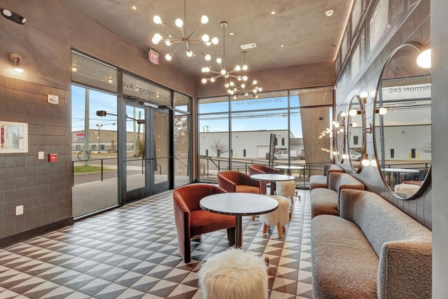 Building Photo - 245 Hermitage Ave