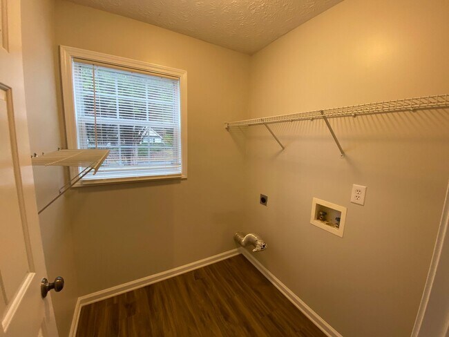 Building Photo - 4343 Grey Park Dr NE