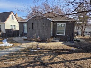 Building Photo - Charming 3-Bedroom, 1-Bath Duplex for Rent! VIDEO TOUR